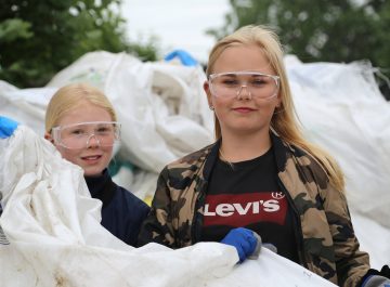 Säckinsamlingen Rejäl handling sysselsätter ungdomar och är en betydande miljögärning Featured image