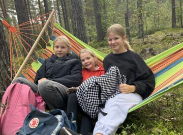 Över 1 000 barn och lärare drog till skogs Featured image