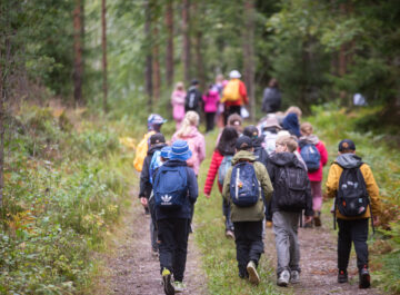 Pressinbjudan: Minister Adlercreutz inviger ett nytt skogsevenemang i Tusby 3. september – 4H och Finska Forstföreningen bjuder 24 000 sjätteklassare till skogen för att lära sig Featured image